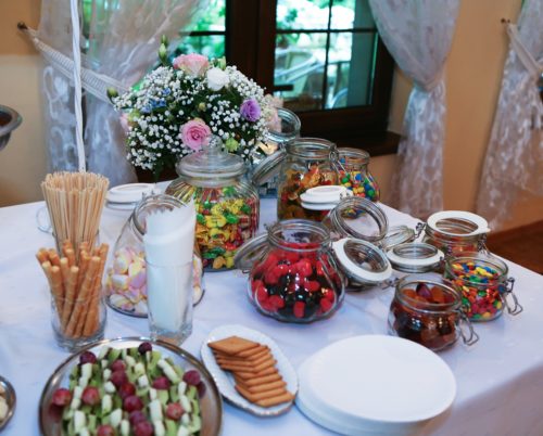 dekoracja słodkiego stołu