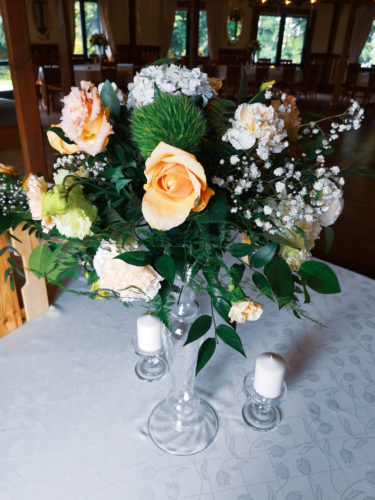 dekoracja kwiatowa na stoły