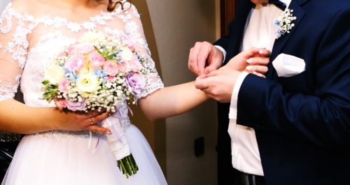 bukiet ślubny różowo-niebieski